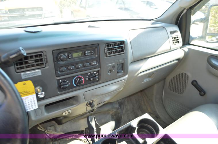 image for item BR9842 2004 Ford F350 Super Duty SuperCab utility truck