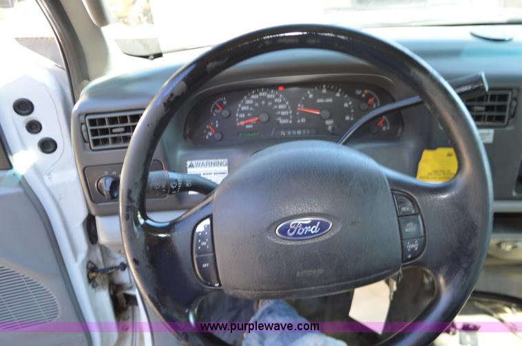 image for item BR9842 2004 Ford F350 Super Duty SuperCab utility truck