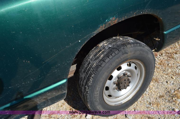 image for item BR9843 2003 Dodge Ram 2500 pickup truck