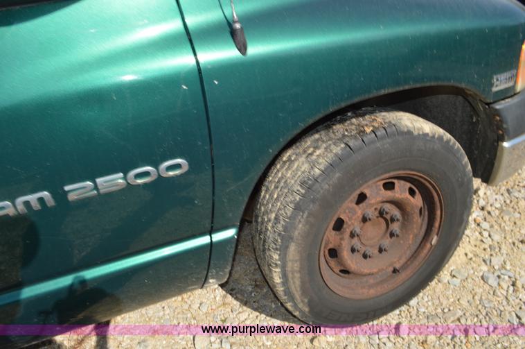 image for item BR9843 2003 Dodge Ram 2500 pickup truck