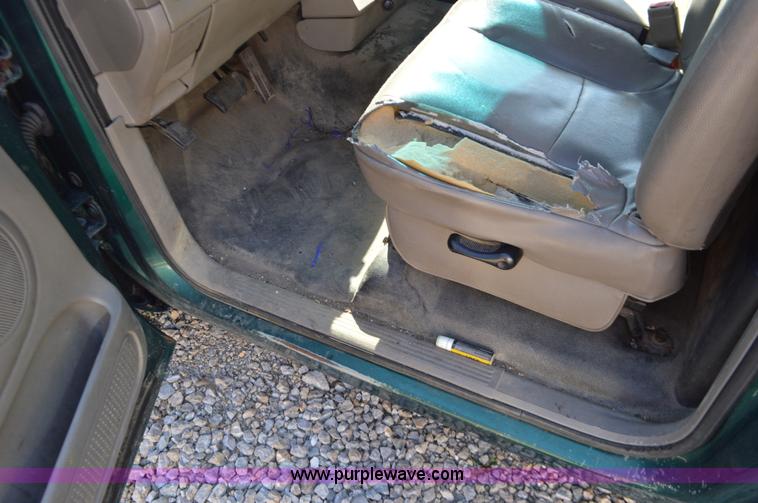 image for item BR9843 2003 Dodge Ram 2500 pickup truck