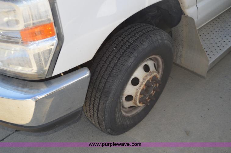 image for item BR9847 2009 Ford E350 Super Duty bus