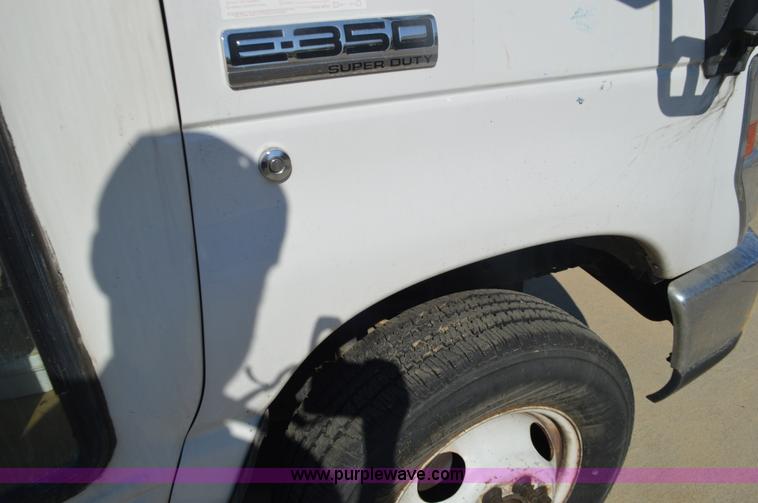 image for item BR9847 2009 Ford E350 Super Duty bus