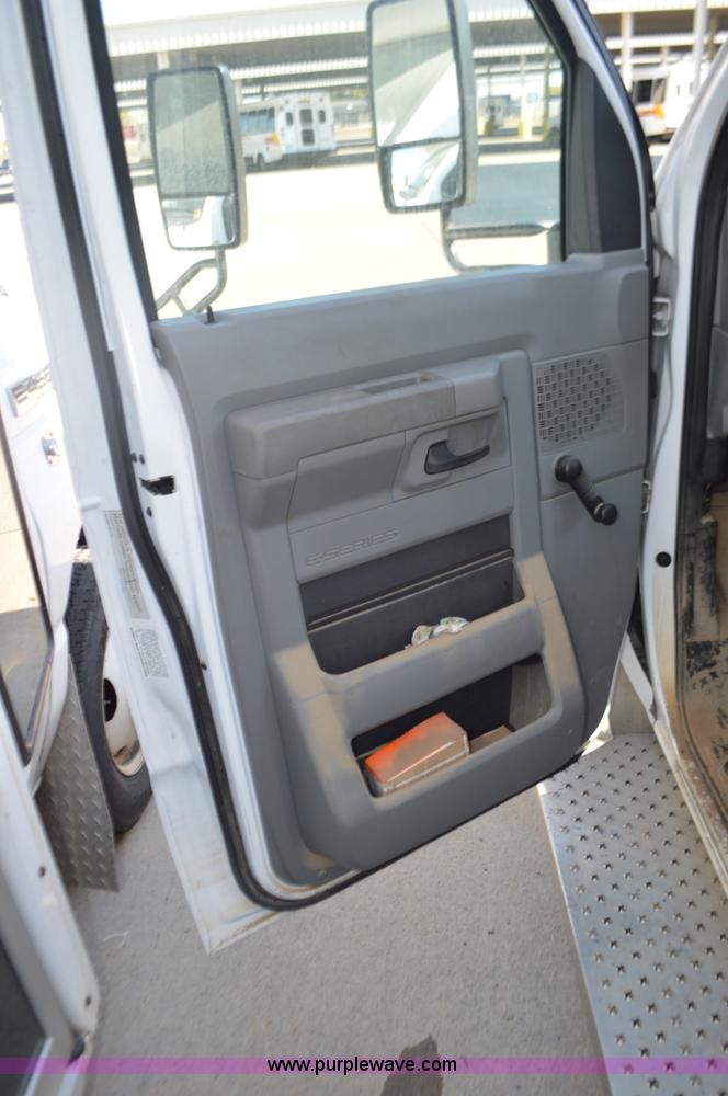 image for item BR9847 2009 Ford E350 Super Duty bus