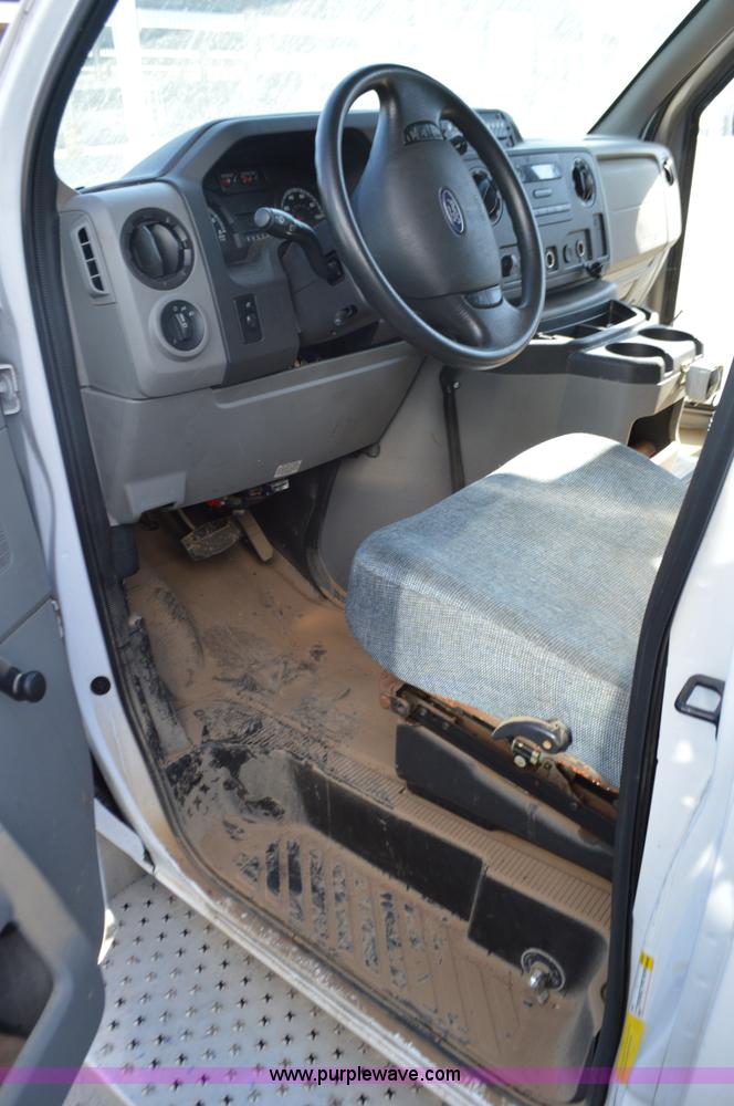 image for item BR9847 2009 Ford E350 Super Duty bus