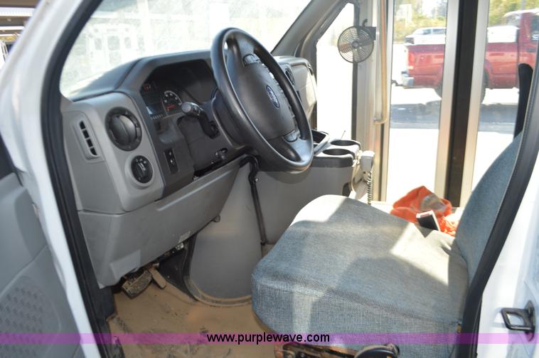 image for item BR9847 2009 Ford E350 Super Duty bus