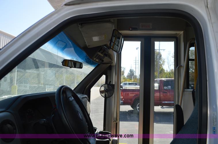 image for item BR9847 2009 Ford E350 Super Duty bus