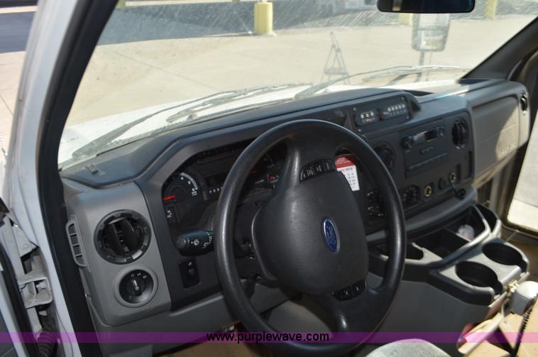 image for item BR9847 2009 Ford E350 Super Duty bus