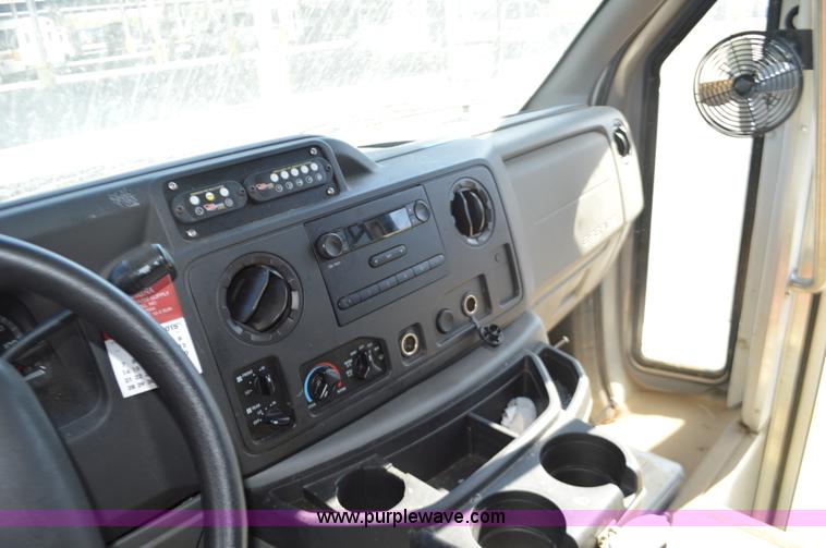 image for item BR9847 2009 Ford E350 Super Duty bus