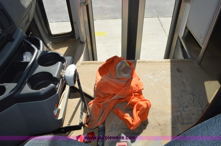 image for item BR9847 2009 Ford E350 Super Duty bus