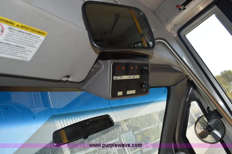 image for item BR9847 2009 Ford E350 Super Duty bus