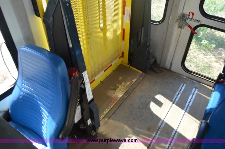 image for item BR9847 2009 Ford E350 Super Duty bus