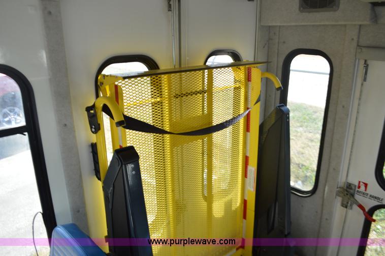 image for item BR9847 2009 Ford E350 Super Duty bus