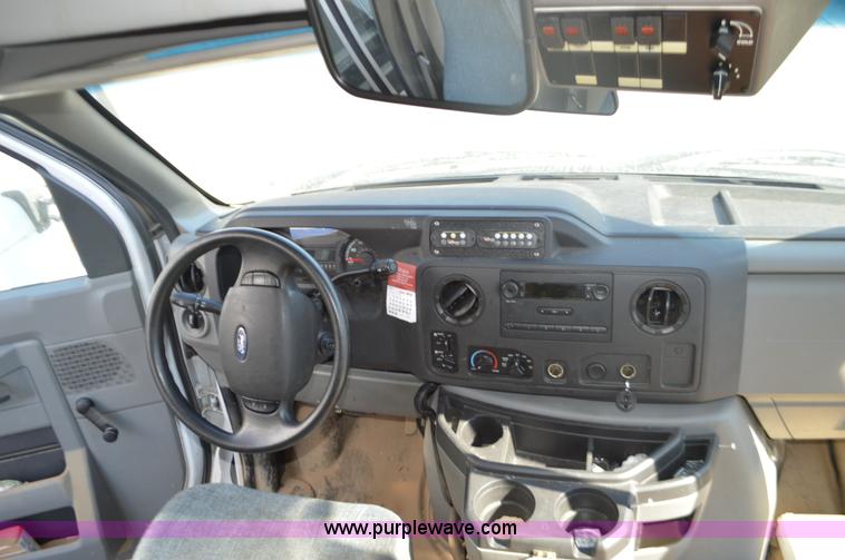 image for item BR9847 2009 Ford E350 Super Duty bus