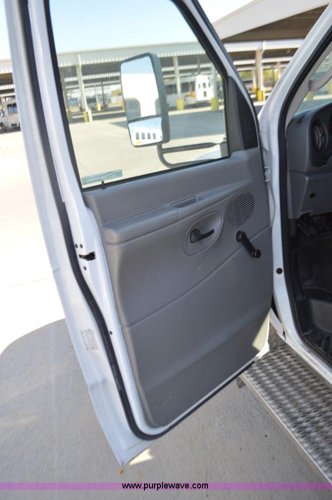 image for item BR9848 2008 Ford E450 bus