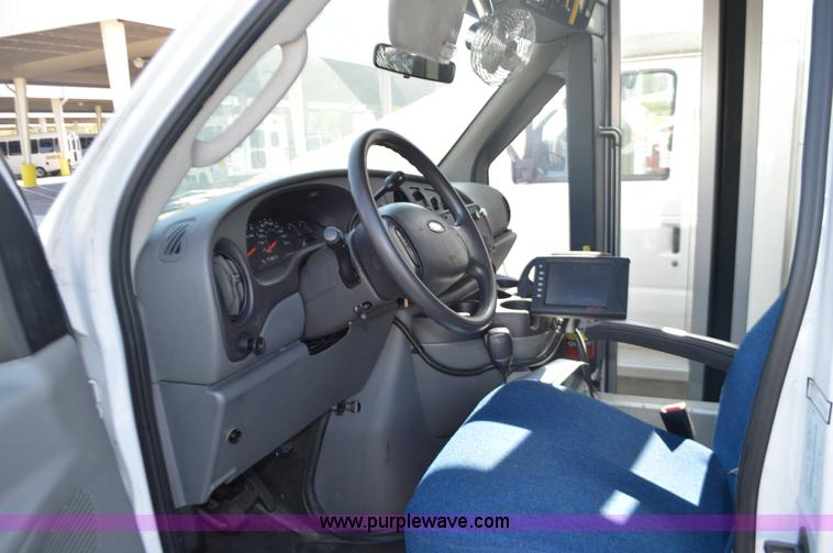 image for item BR9848 2008 Ford E450 bus