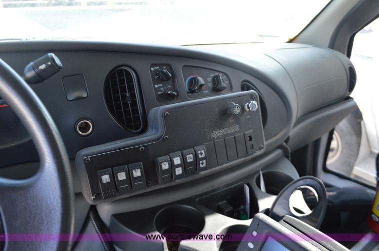 image for item BR9848 2008 Ford E450 bus