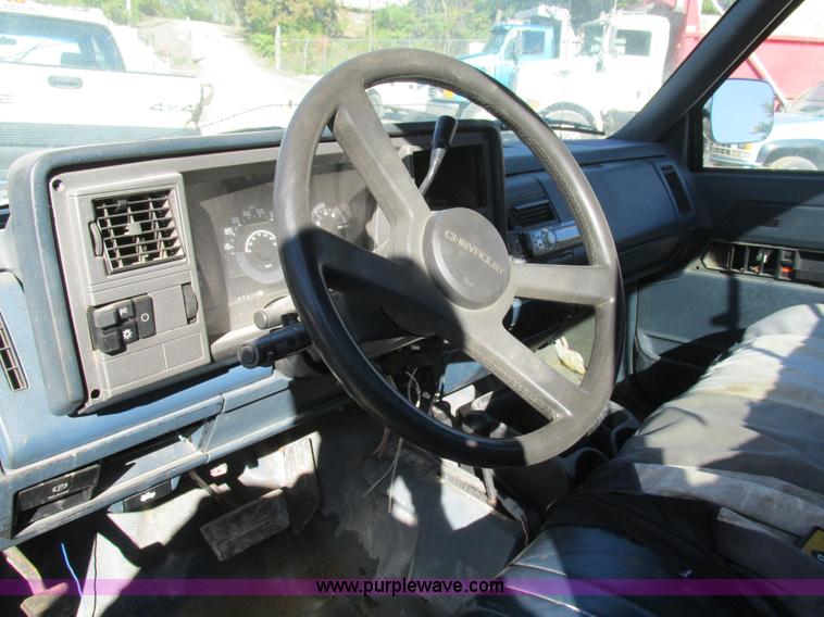 image for item BS9932 1989 Chevrolet 1500 pickup truck