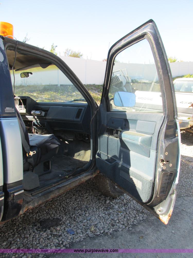 image for item BS9932 1989 Chevrolet 1500 pickup truck