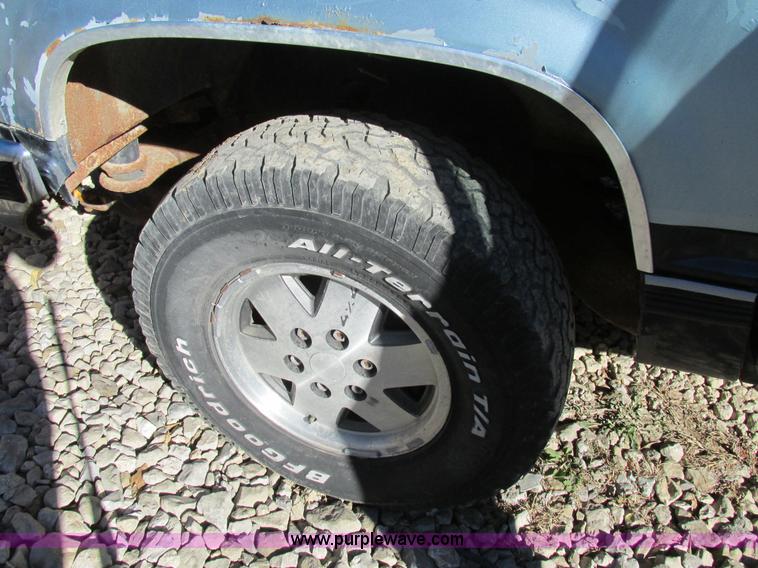 image for item BS9932 1989 Chevrolet 1500 pickup truck