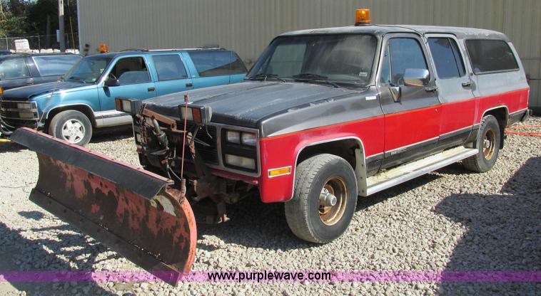 image for item BS9935 1991 GMC Suburban SUV