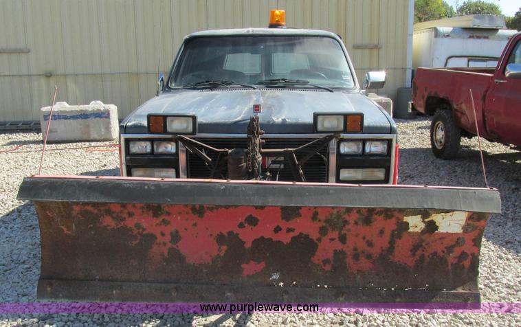 image for item BS9935 1991 GMC Suburban SUV