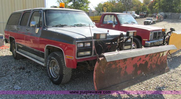 image for item BS9935 1991 GMC Suburban SUV
