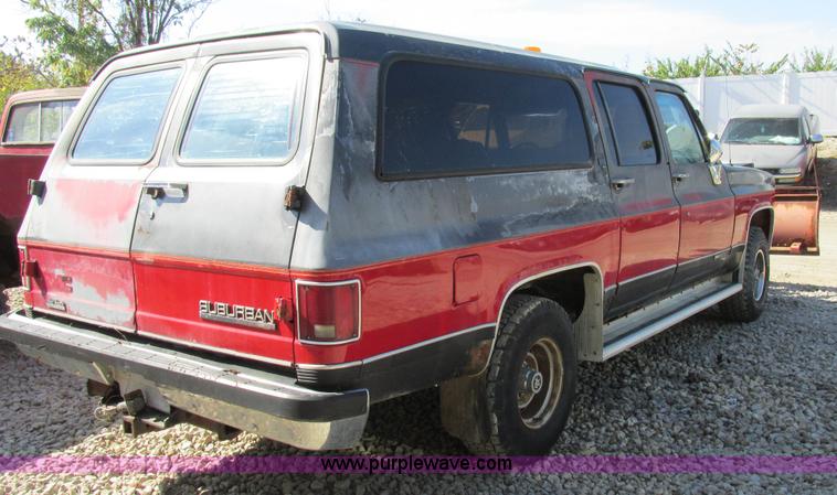 image for item BS9935 1991 GMC Suburban SUV
