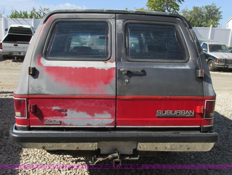 image for item BS9935 1991 GMC Suburban SUV