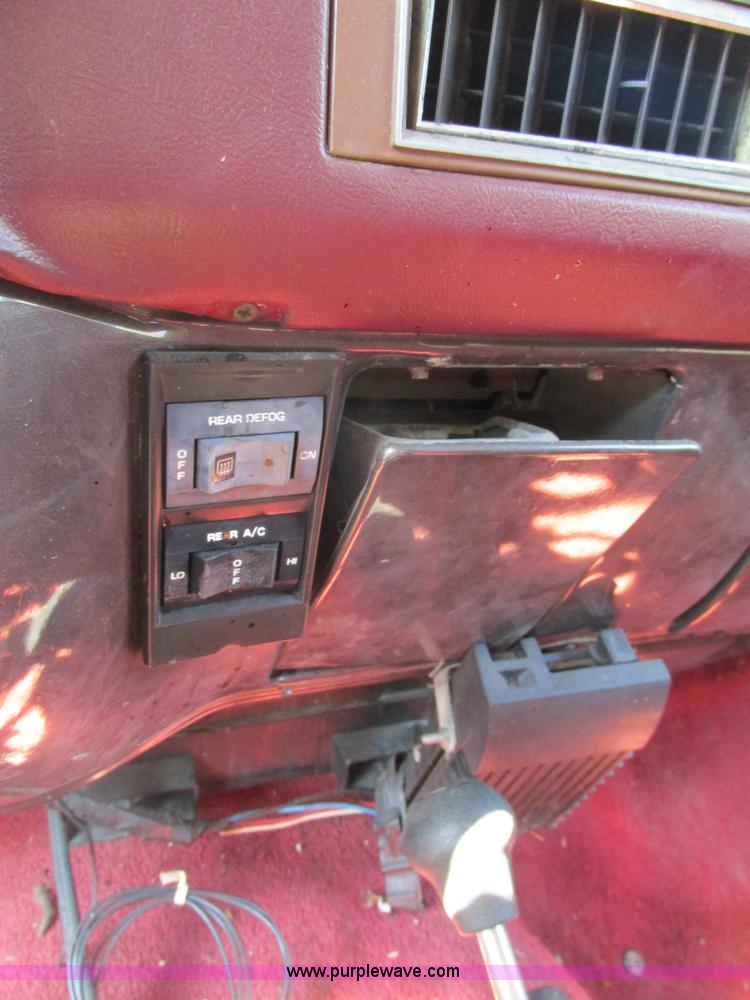 image for item BS9935 1991 GMC Suburban SUV