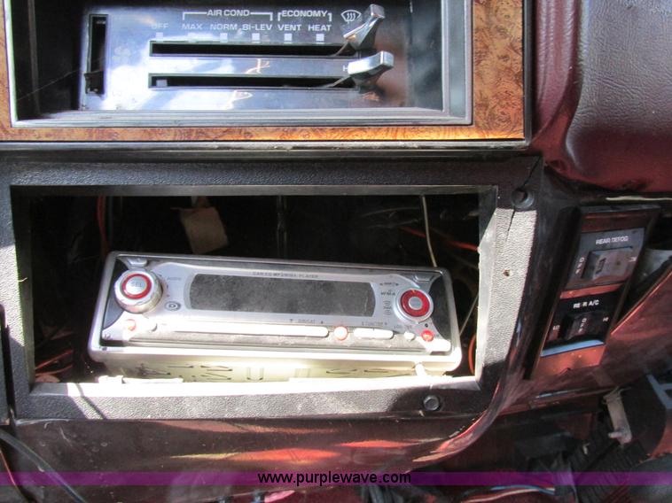 image for item BS9935 1991 GMC Suburban SUV