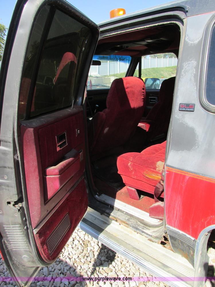 image for item BS9935 1991 GMC Suburban SUV