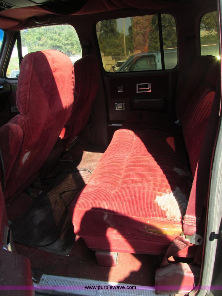 image for item BS9935 1991 GMC Suburban SUV