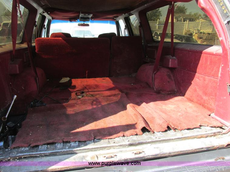 image for item BS9935 1991 GMC Suburban SUV