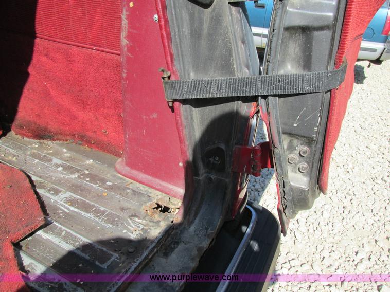 image for item BS9935 1991 GMC Suburban SUV