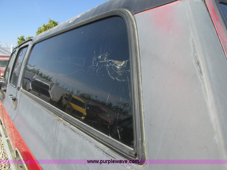 image for item BS9935 1991 GMC Suburban SUV