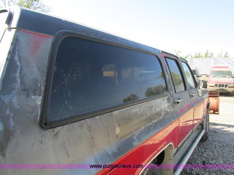 image for item BS9935 1991 GMC Suburban SUV