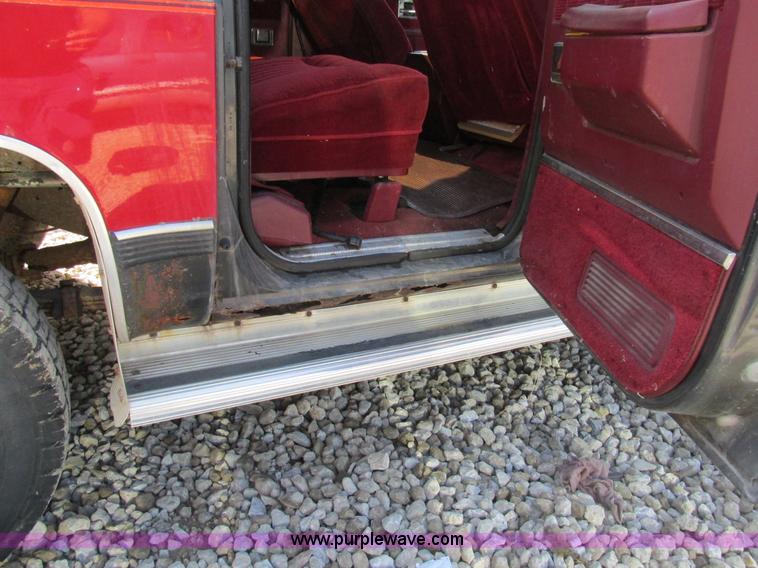 image for item BS9935 1991 GMC Suburban SUV