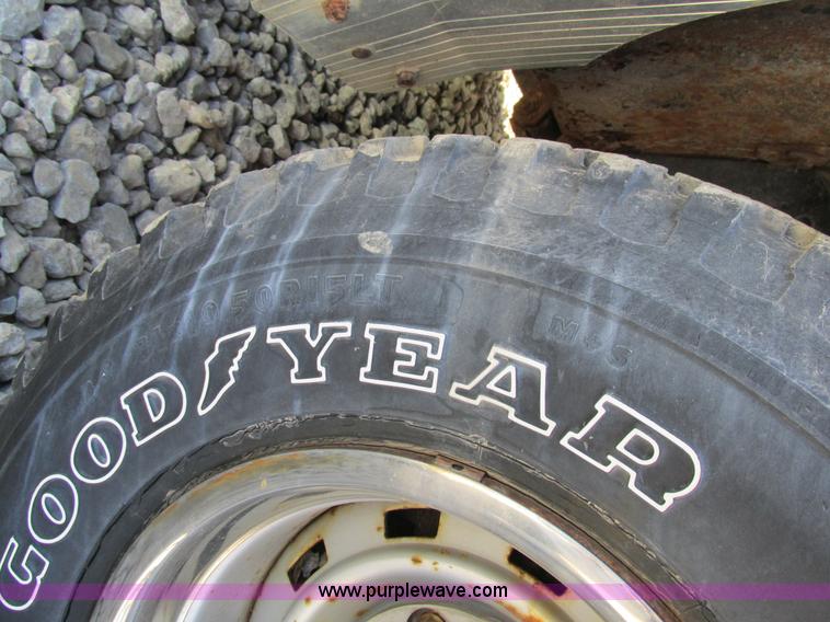 image for item BS9935 1991 GMC Suburban SUV