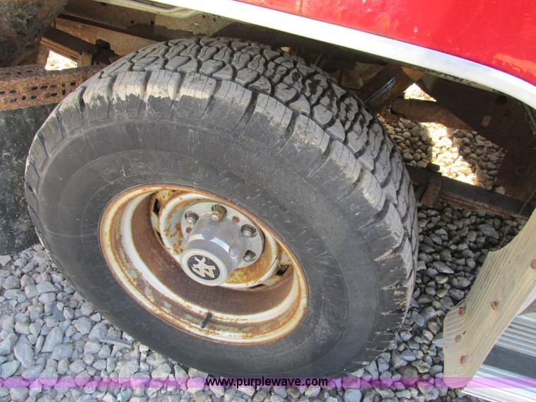 image for item BS9935 1991 GMC Suburban SUV