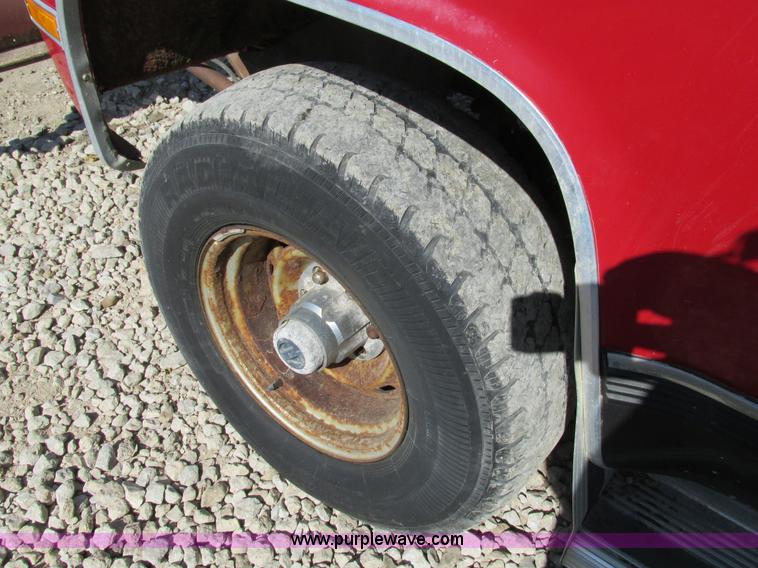 image for item BS9935 1991 GMC Suburban SUV