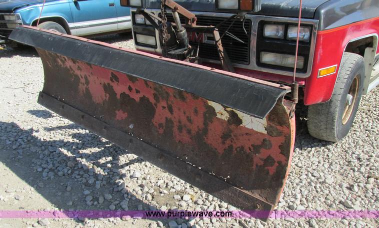 image for item BS9935 1991 GMC Suburban SUV