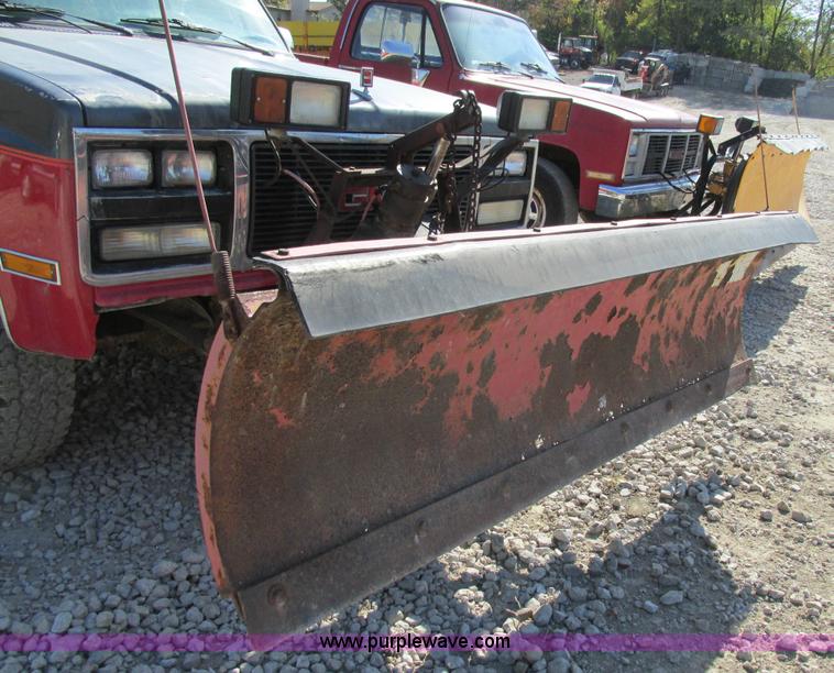 image for item BS9935 1991 GMC Suburban SUV