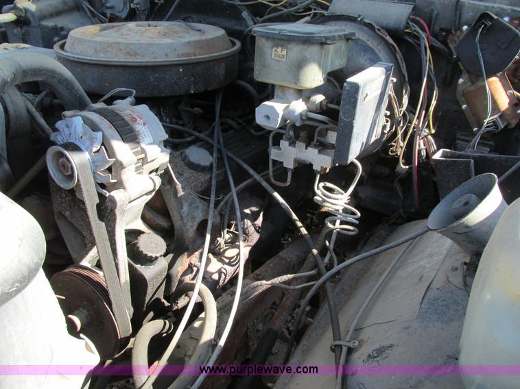 image for item BS9935 1991 GMC Suburban SUV