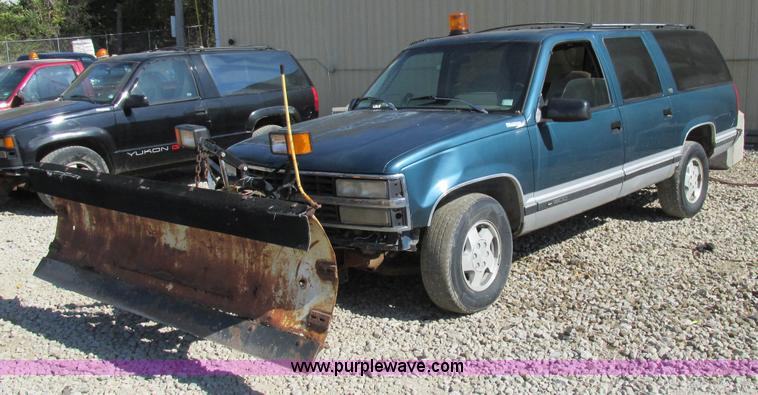image for item BS9937 1993 Chevrolet Suburban SUV