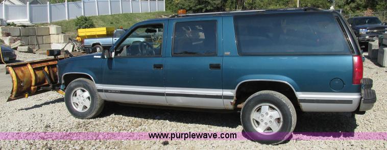 image for item BS9937 1993 Chevrolet Suburban SUV