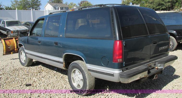 image for item BS9937 1993 Chevrolet Suburban SUV