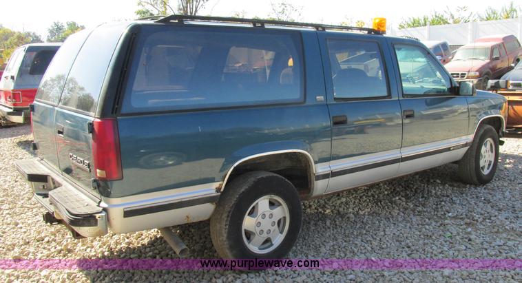 image for item BS9937 1993 Chevrolet Suburban SUV