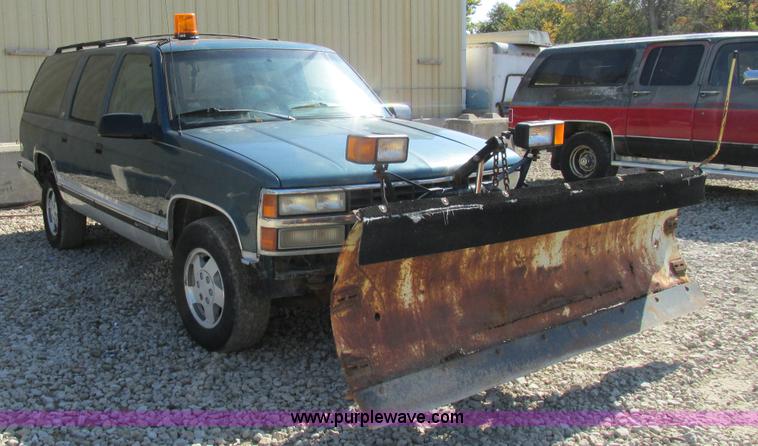 image for item BS9937 1993 Chevrolet Suburban SUV