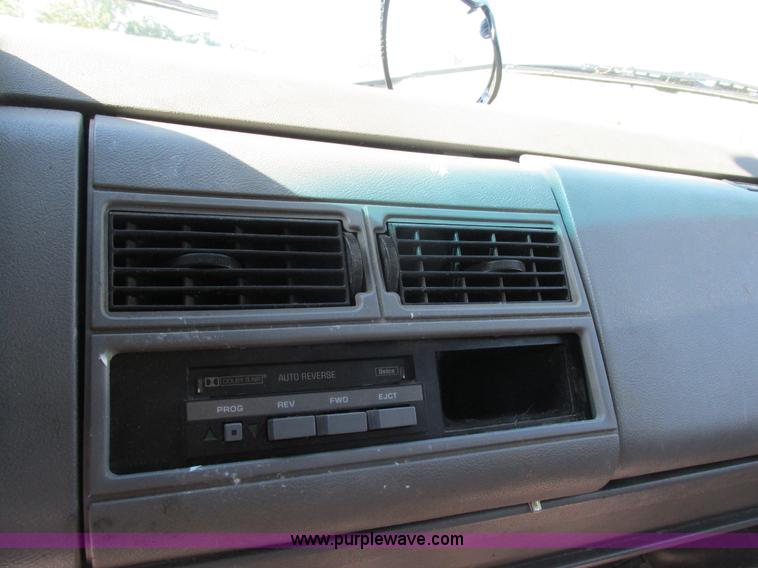 image for item BS9937 1993 Chevrolet Suburban SUV